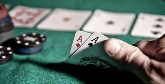 “德扑：游戏规则与玩法解析”